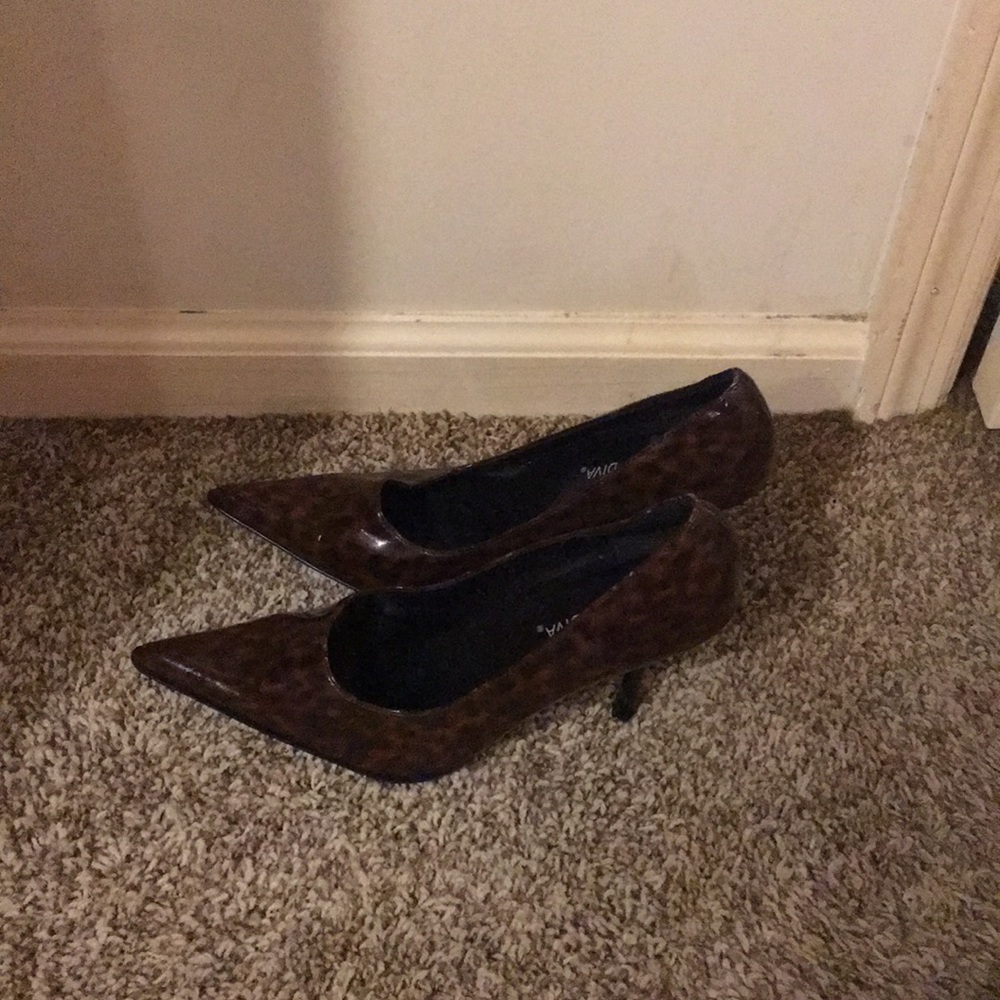Size 8 leopard print heels